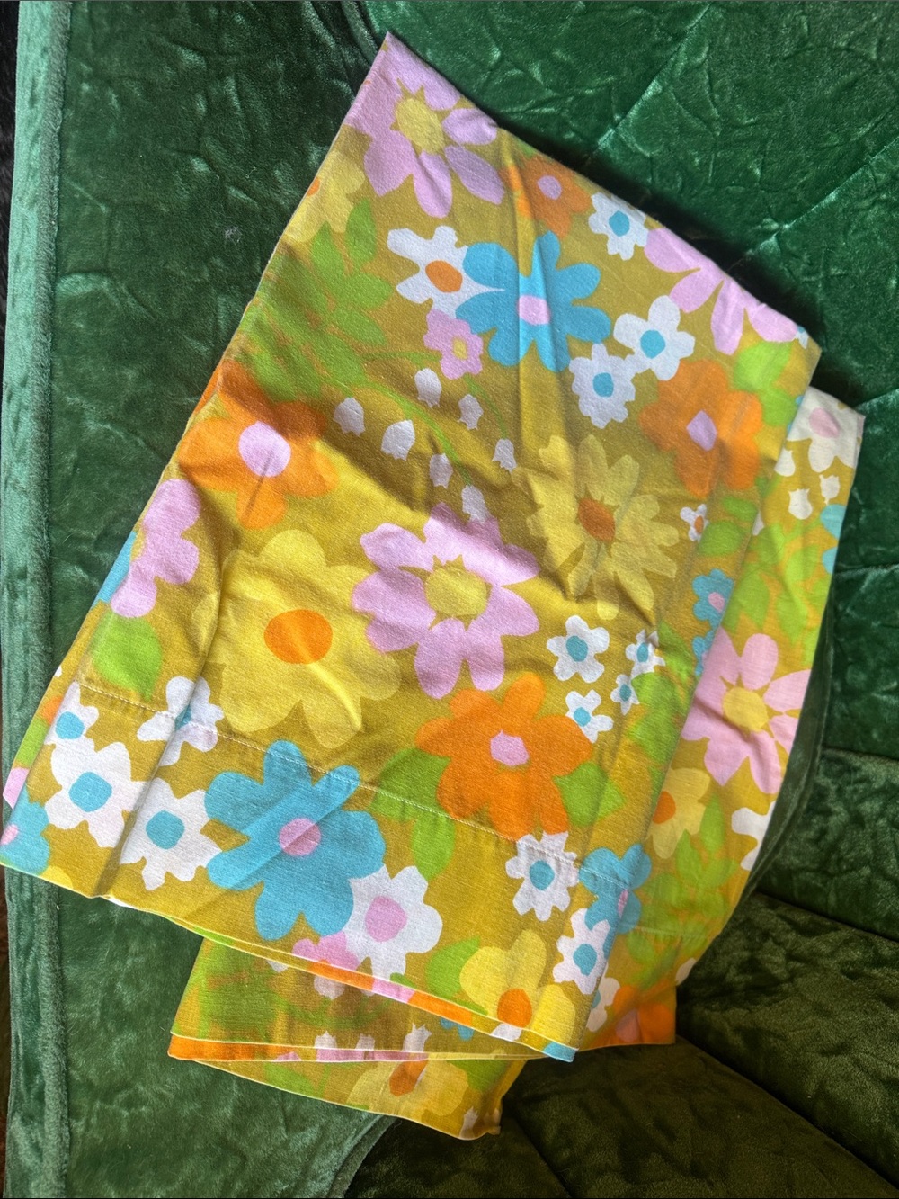 VINTAGE Penelope" Mod floral retro style print pillowcases (set of 2)